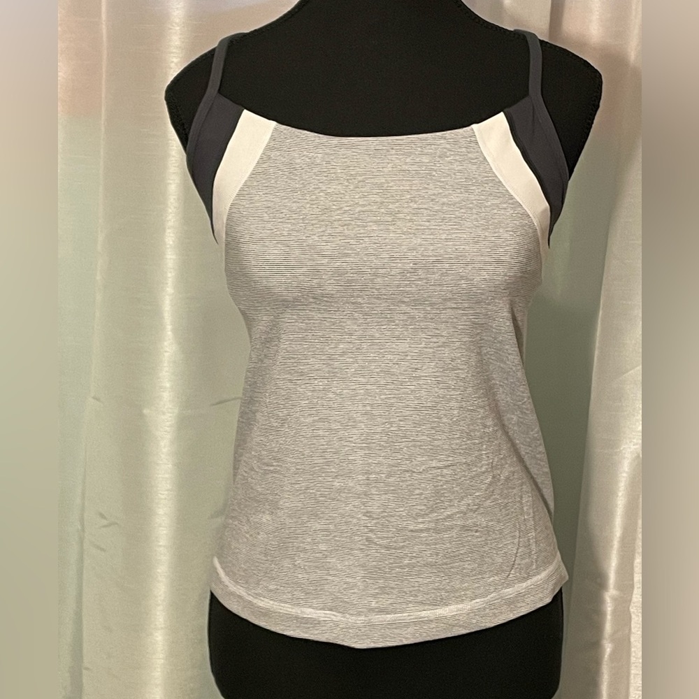 NWOT Lululemon Womens Size 6 Tank Top.